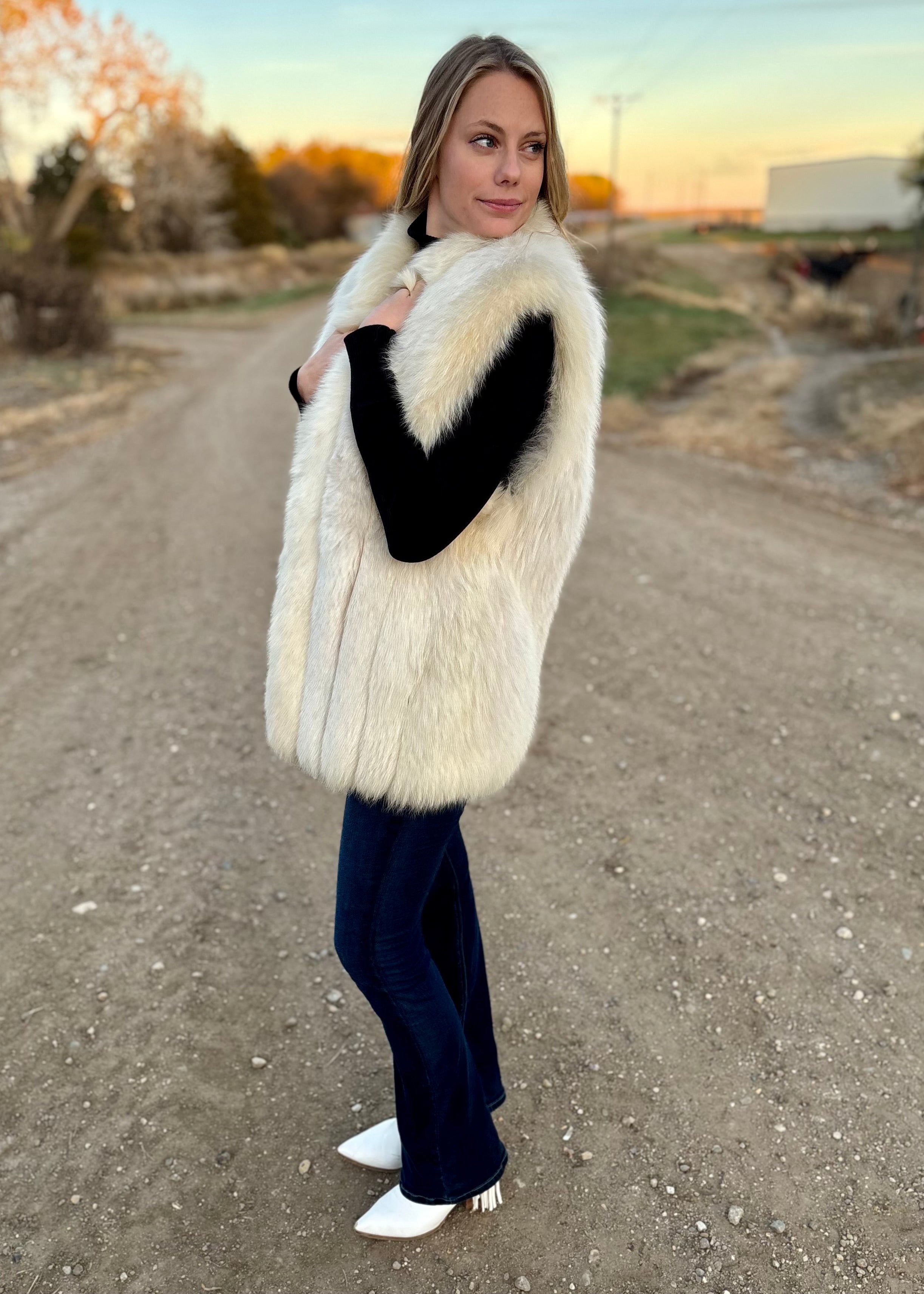 Sz XL Genuine Fox Vest – Dakota Darling