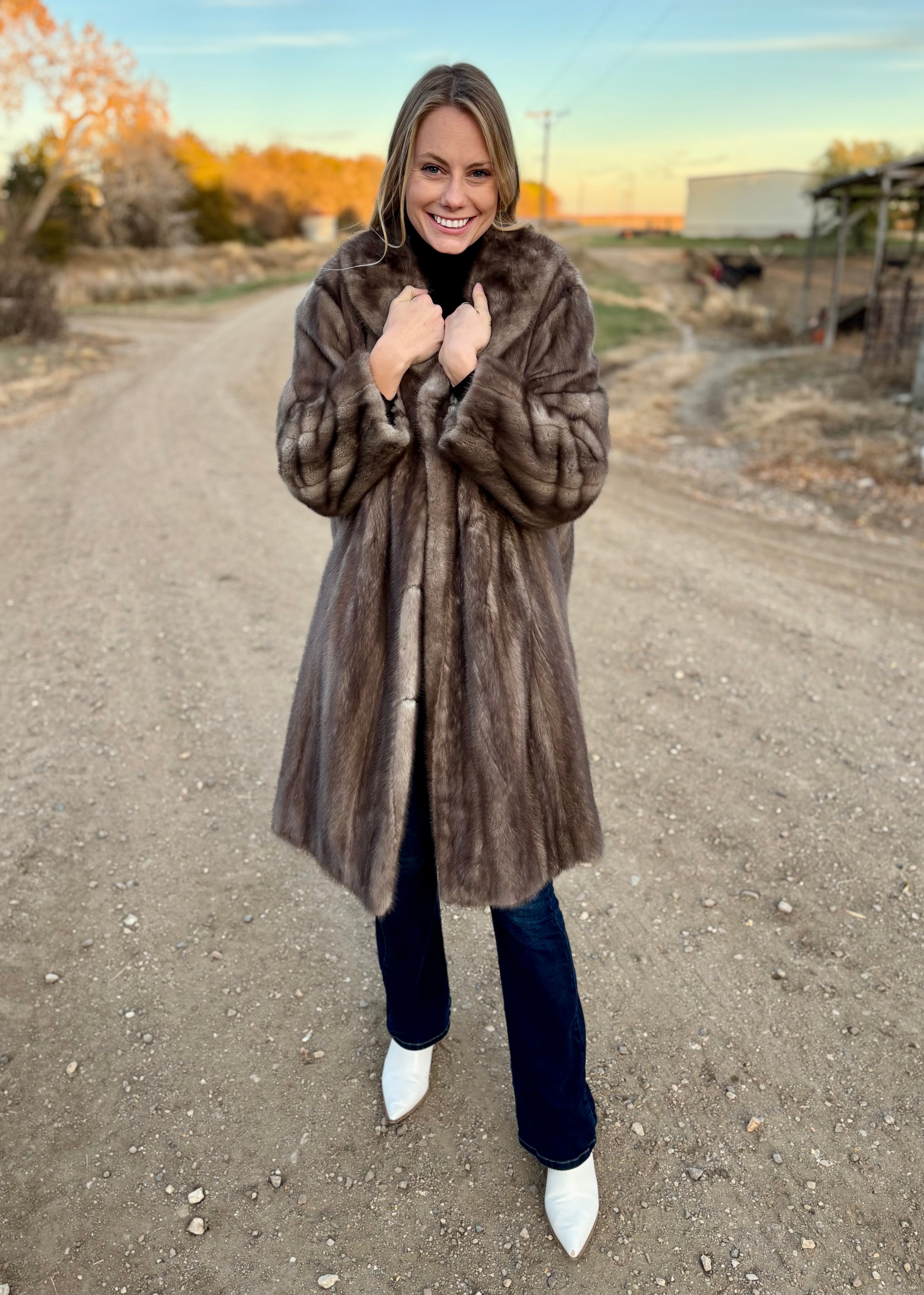 Sz XL Genuine Blue Iris Mink Coat – Dakota Darling