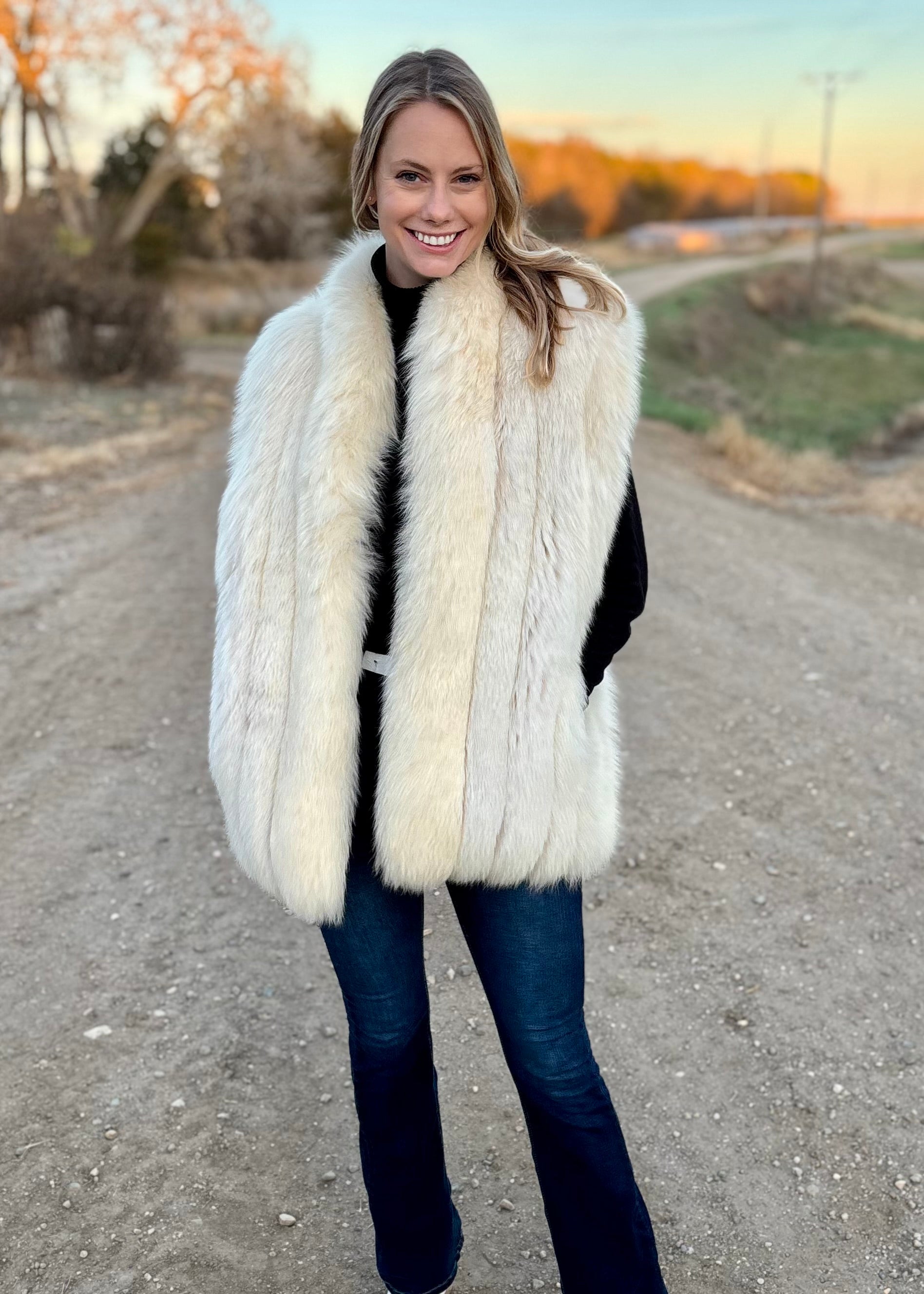 Sz XL Genuine Fox Vest – Dakota Darling