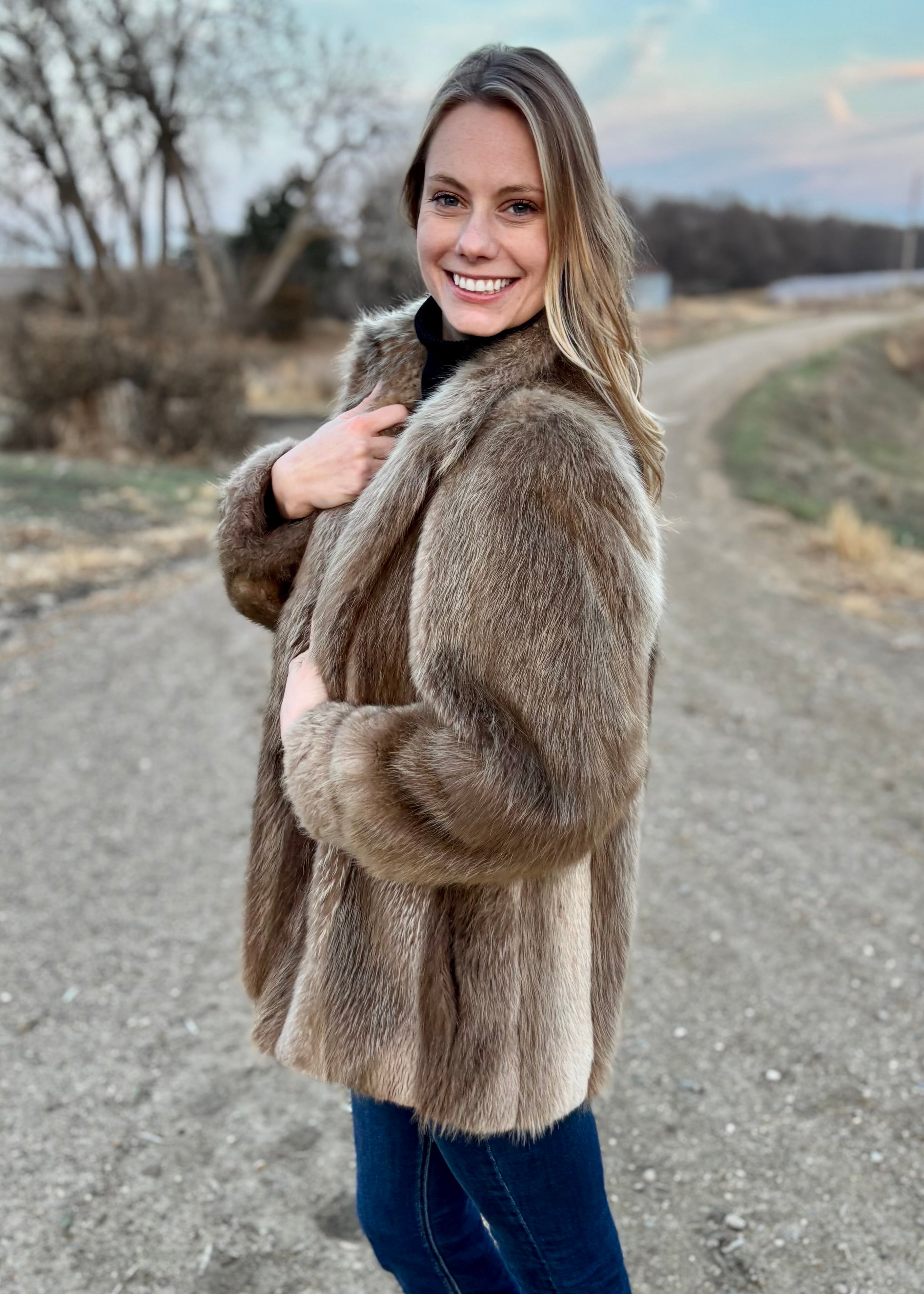 Sz L Genuine Beaver Jacket – Dakota Darling