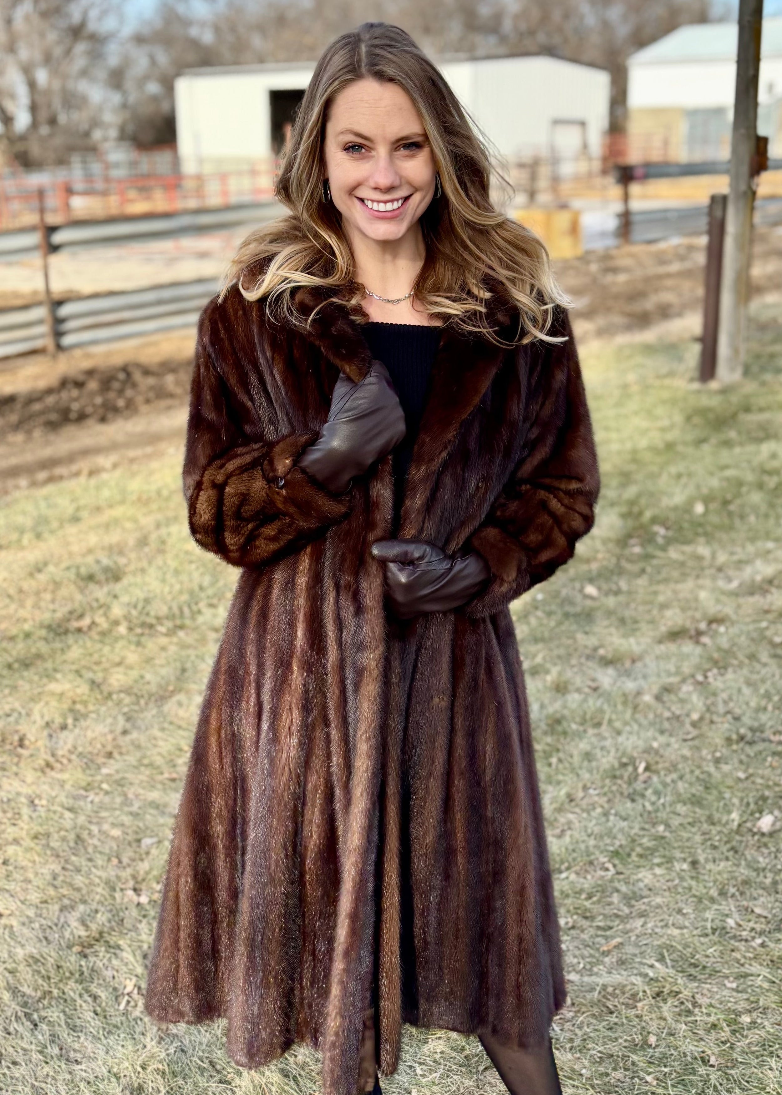 Sz M Genuine Beaver Jacket – Dakota Darling