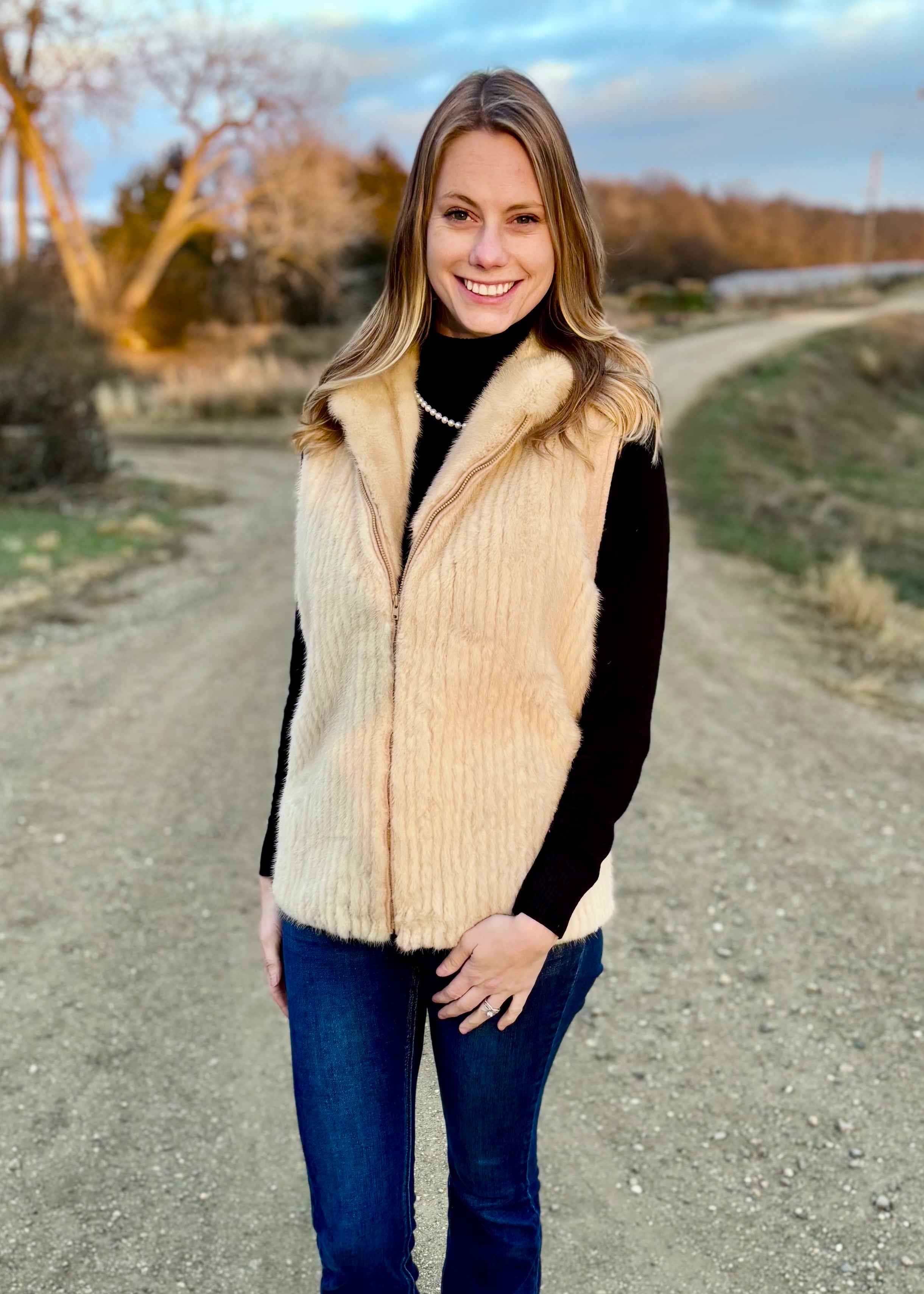 Sz XS/S Genuine Golden Pearl Mink Vest – Dakota Darling