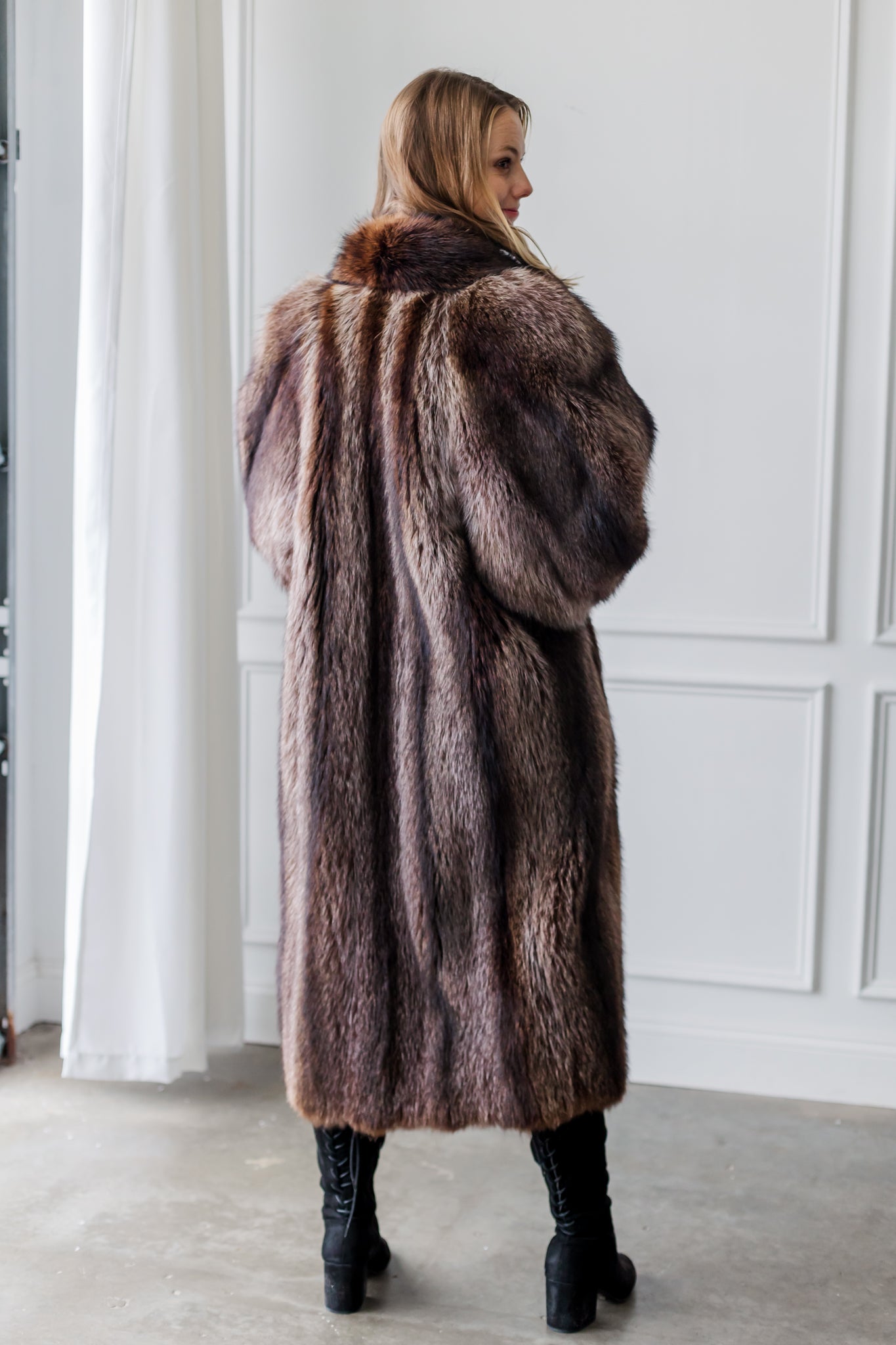 Sz L/XL Genuine Raccoon Coat – Dakota Darling Furs