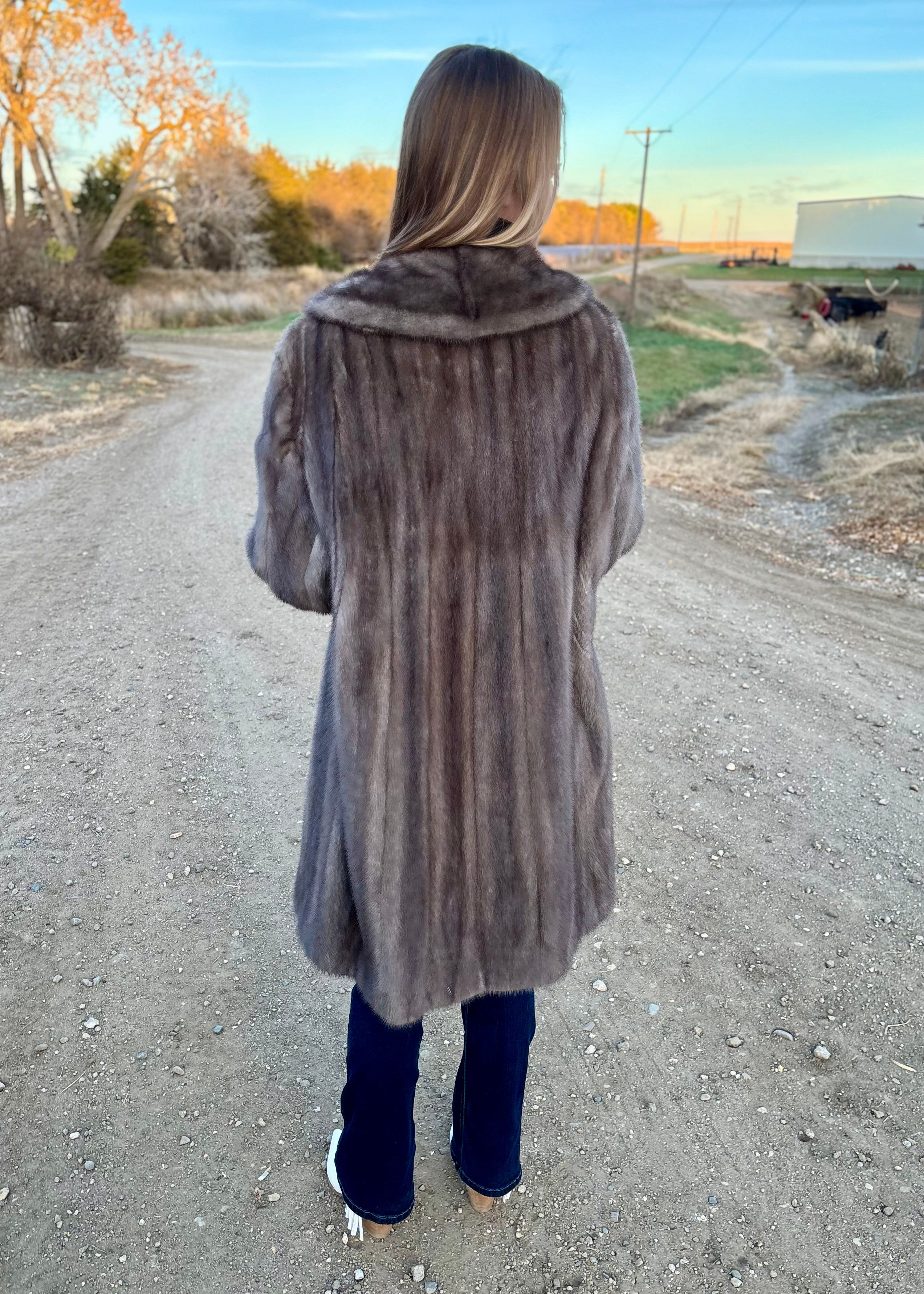 Sz XL Genuine Blue Iris Mink Coat – Dakota Darling Furs